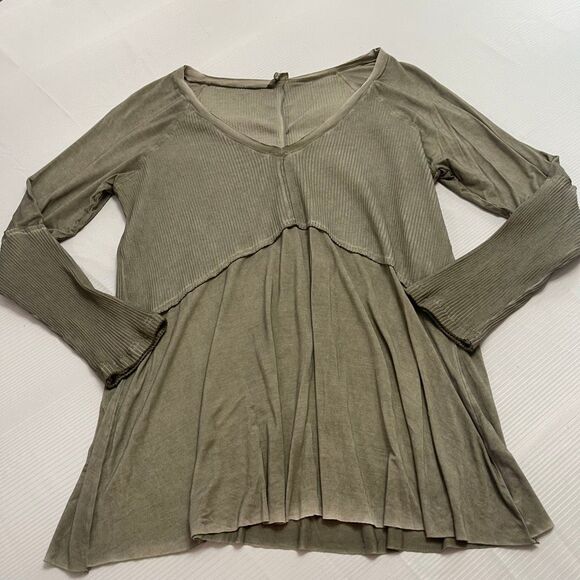 POL Mineral Wash Moss Green Rib Textured Long Sleeve V Neck Top Shirt Sz Medium - Picture 1 of 7